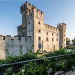 Syrmioncello - Castle Lounge Sirmione