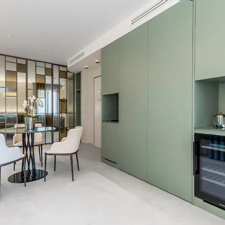 Апартаменты Syrmioncello - Castle Lounge *