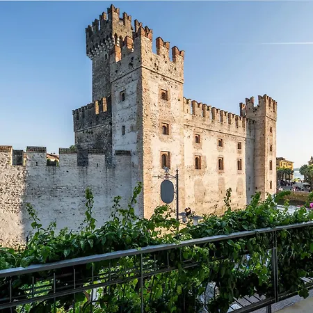 Syrmioncello - Castle Lounge Sirmione