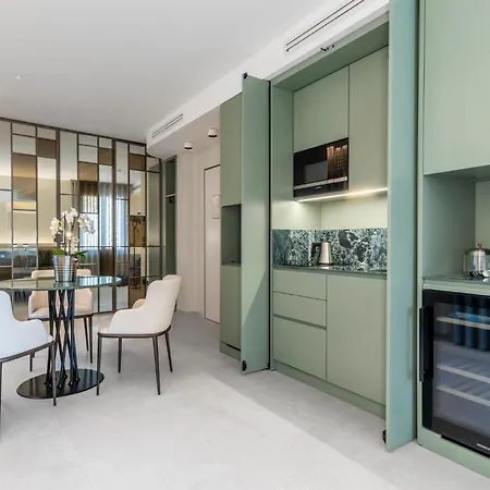 Апартаменты Syrmioncello - Castle Lounge