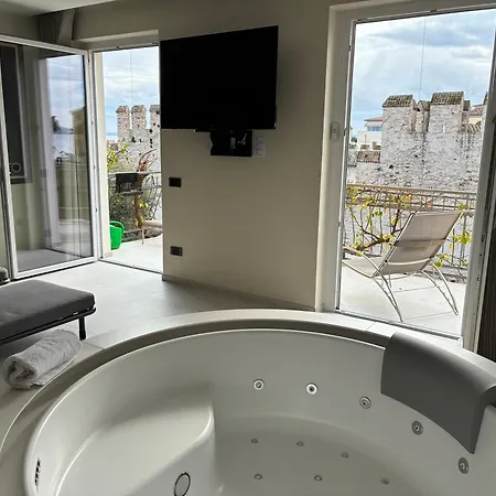 Syrmioncello - Castle Lounge Апартаменты