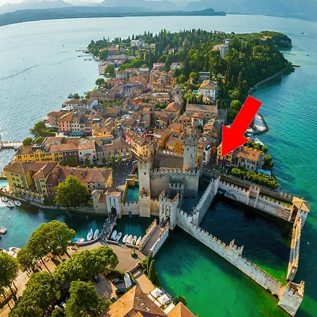 Syrmioncello - Castle Lounge *