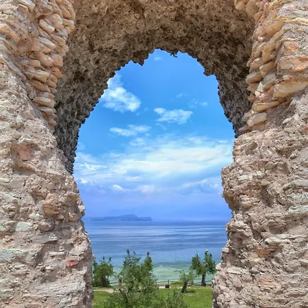 Syrmioncello - Castle Lounge * Sirmione