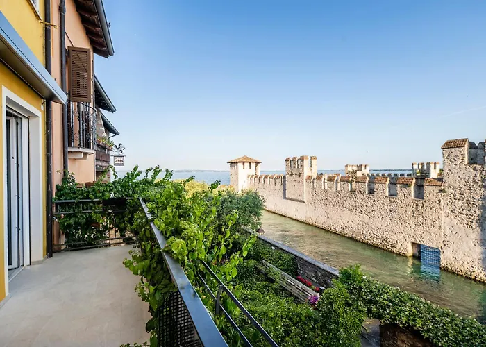 Syrmioncello - Castle Lounge *