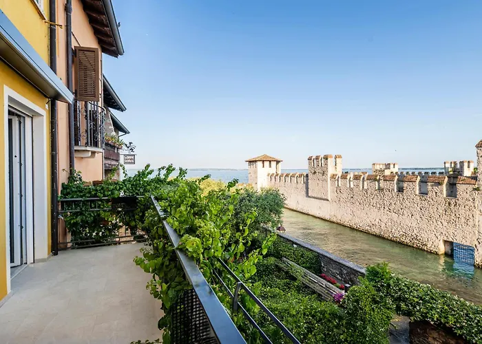 Syrmioncello - Castle Lounge Апартаменты *